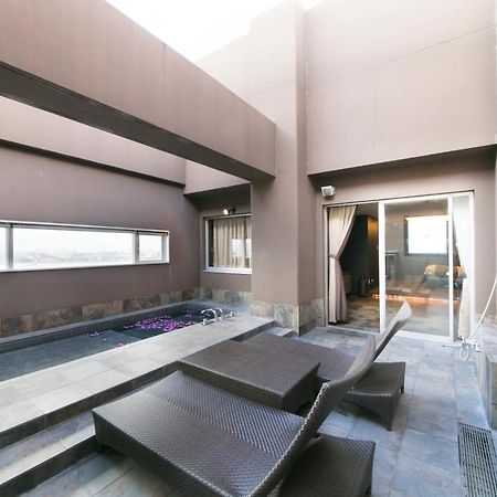 Hotel Lotus Toyonaka (Adults Only) Экстерьер фото