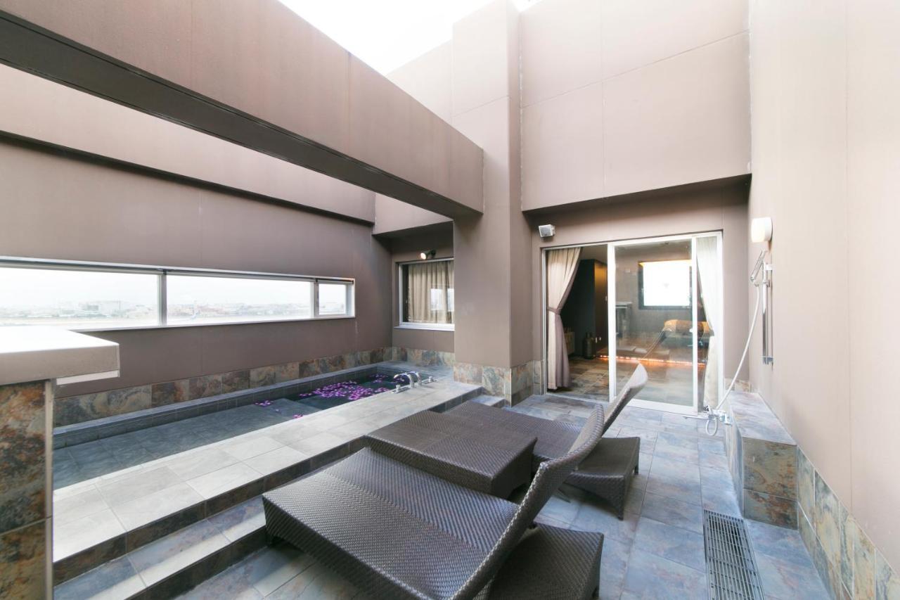 Hotel Lotus Toyonaka (Adults Only) Экстерьер фото