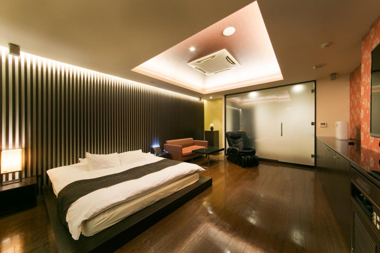 Hotel Lotus Toyonaka (Adults Only) Экстерьер фото