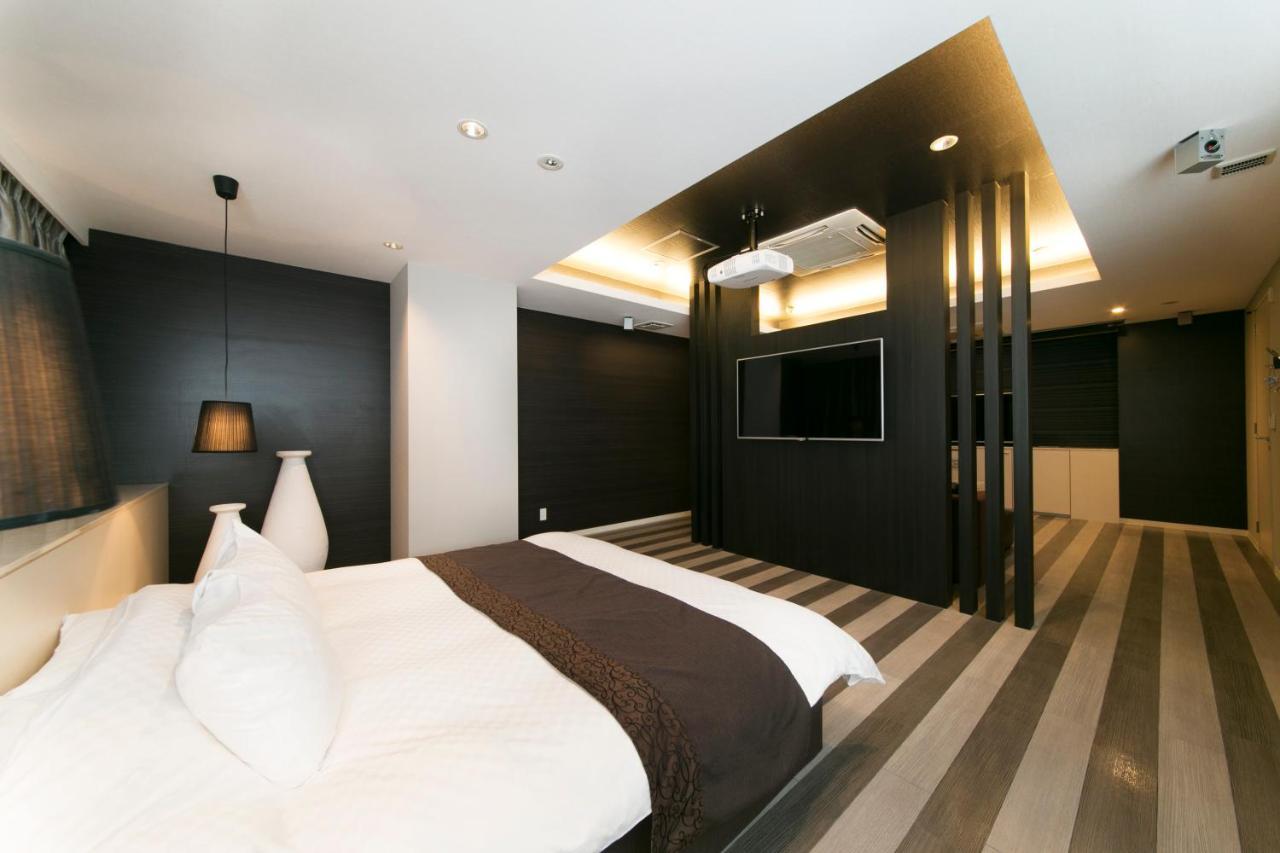 Hotel Lotus Toyonaka (Adults Only) Экстерьер фото